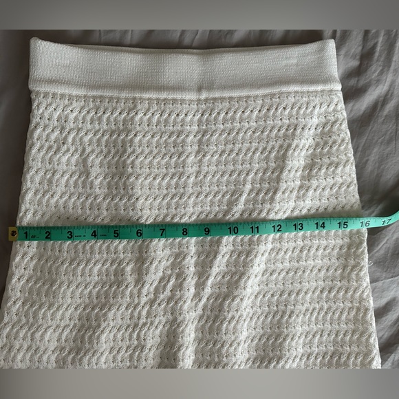 New, never worn Aritzia Wilfred White Heirloom Skirt - Medium - Picture 10 of 11